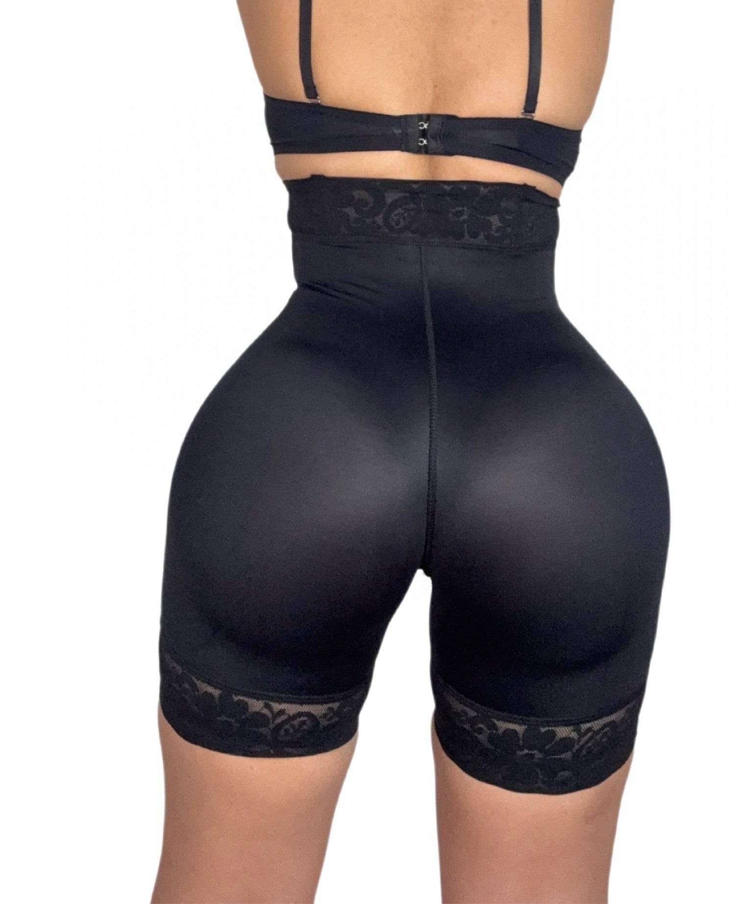 INVISIBLE  BBL  SHORTS